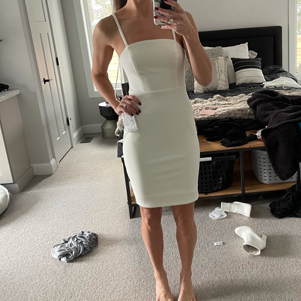 White backless bodycon dress - Picture 5 of 6